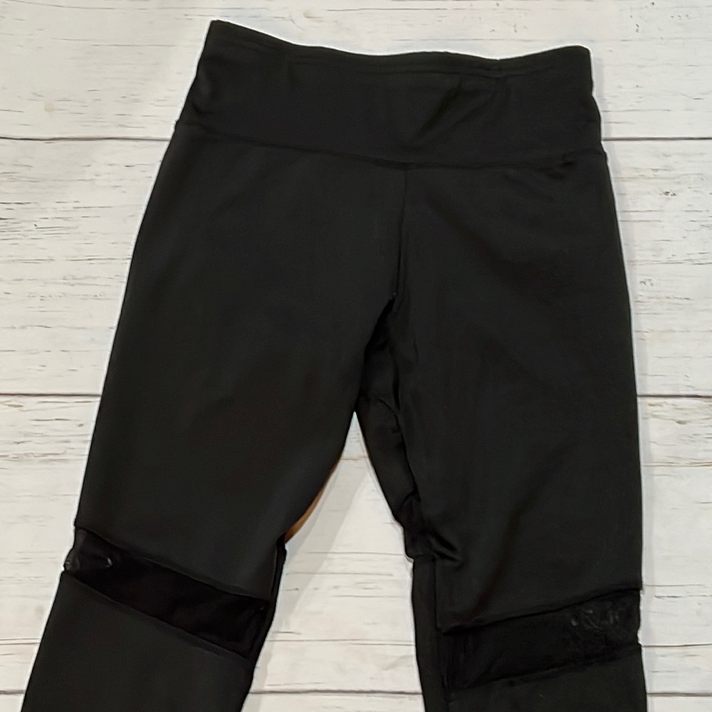 Good karma black cropped leggings